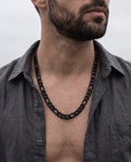 Man wearing the Sarveni Corvus black figaro chain